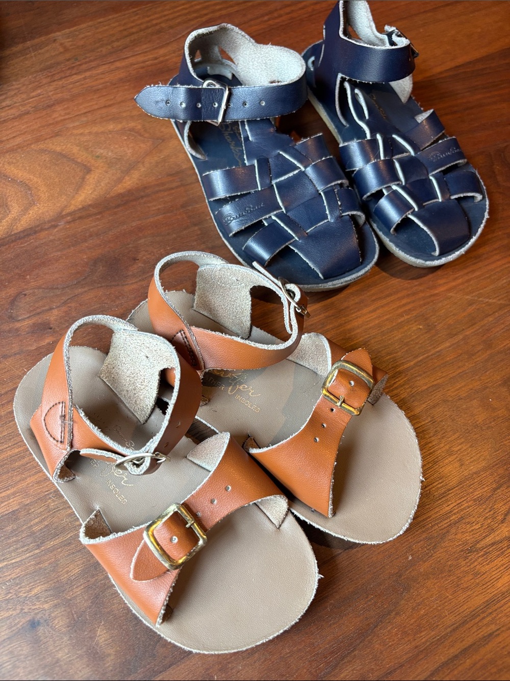 Saltwater sandals size 8 and 9 excellent shap2